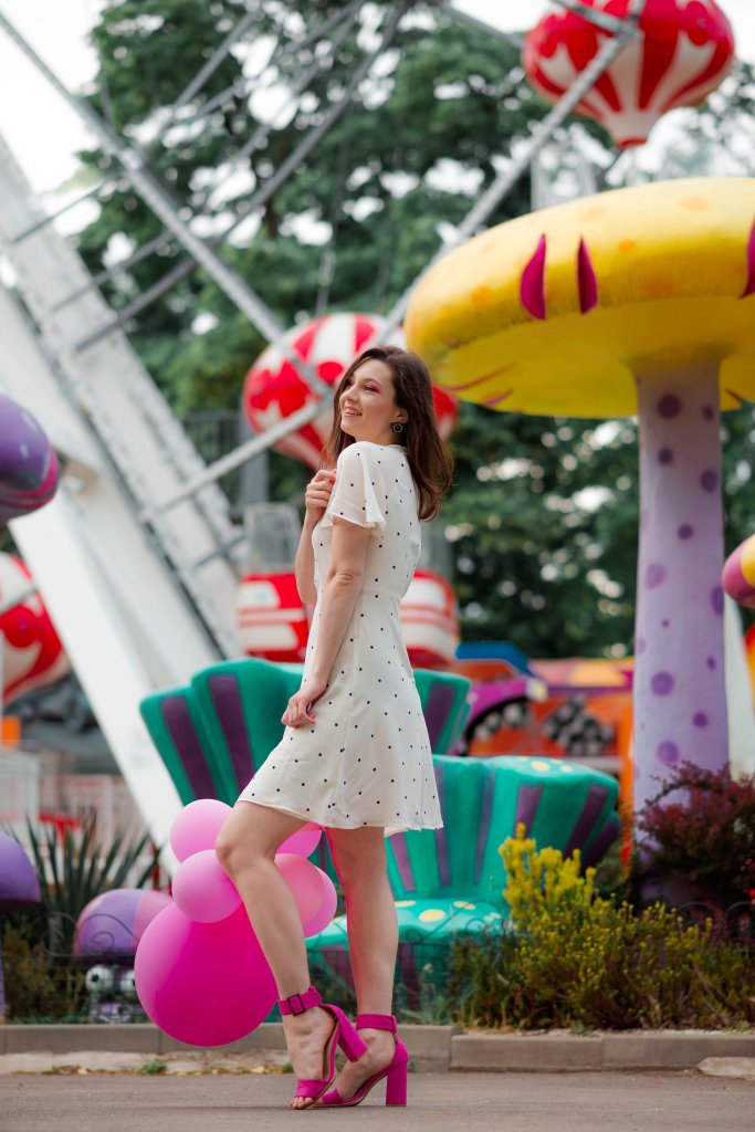 White Summer Polka Dot Dress White Summer Polka Dot Dress with Pink Sandals and Baloons Sclipire pe moment